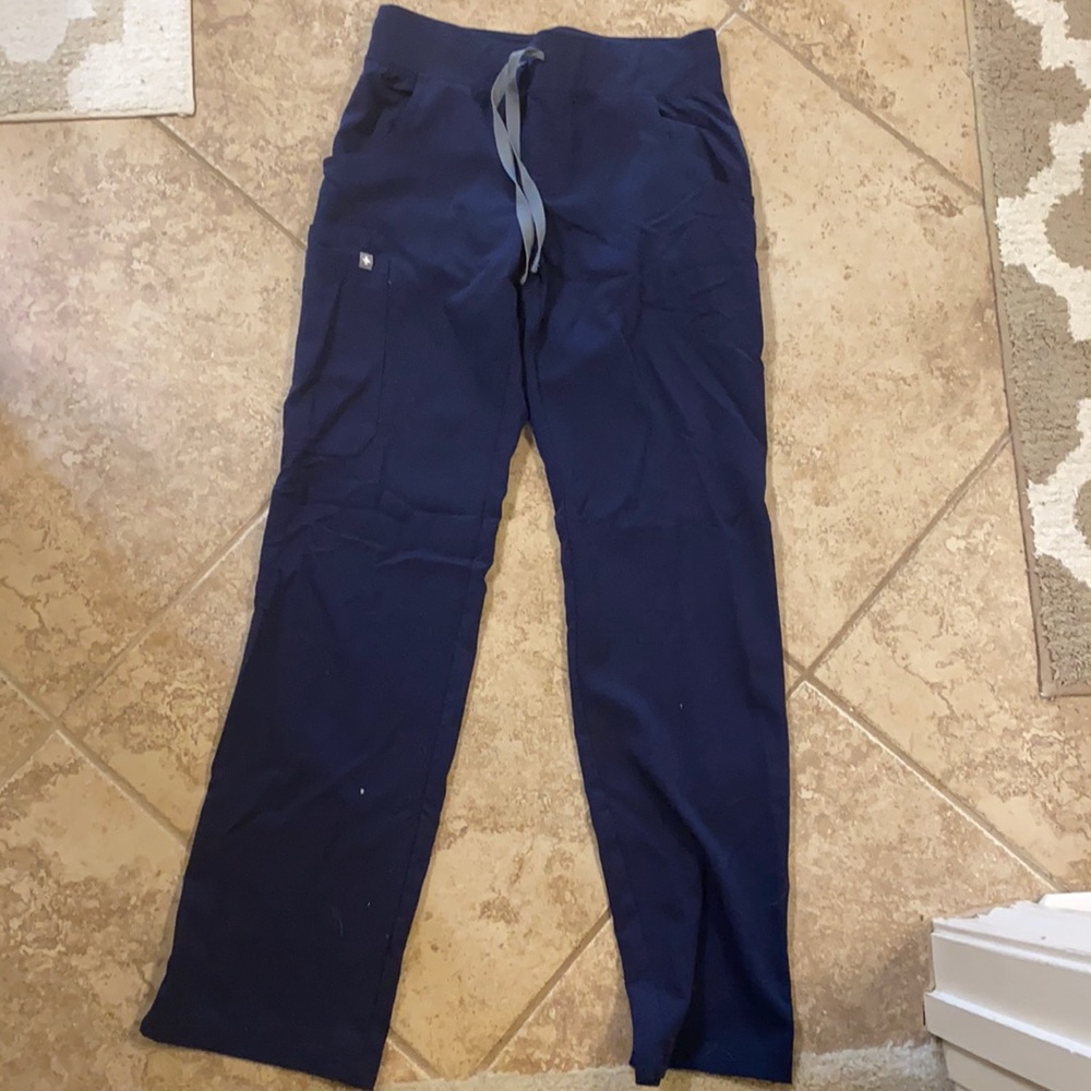FIGS Cade Cargo Scrub Pants- Navy